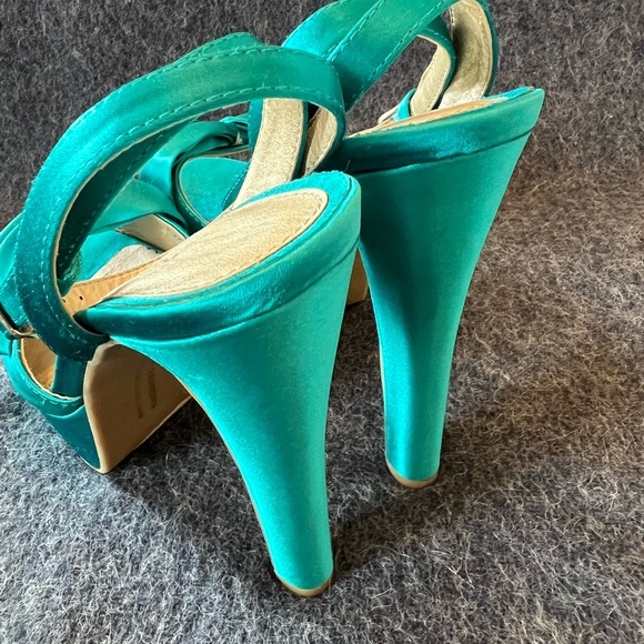 Chinese Laundry Teal Platform Heels 8 - Picture 5 of 6